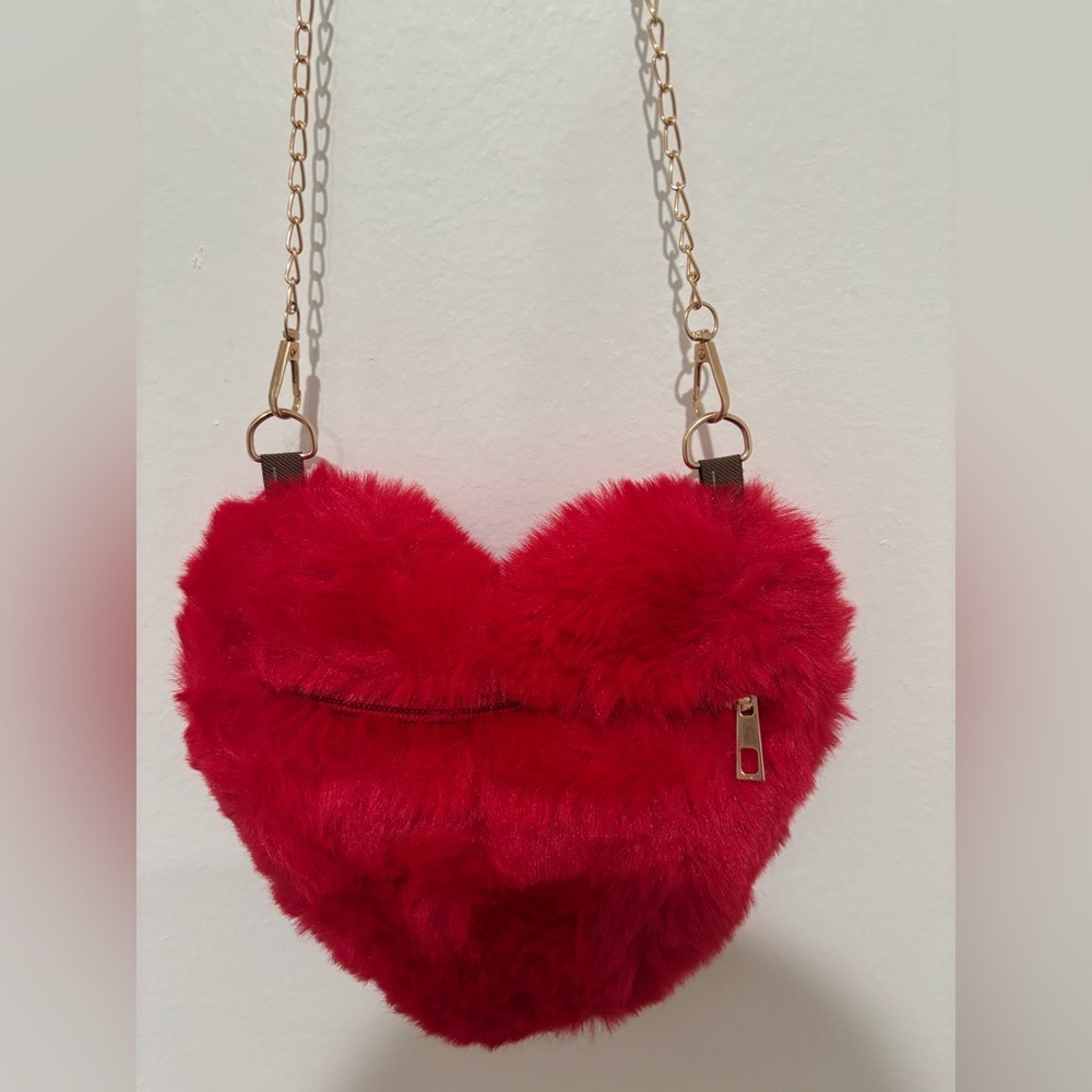 Heart-Shaped Faux Fur Crossbody Bag - Red - Picture 2 of 10
